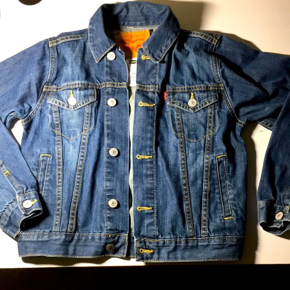 Levi’s classic trucker denim jean jacket size Small 8-10 years